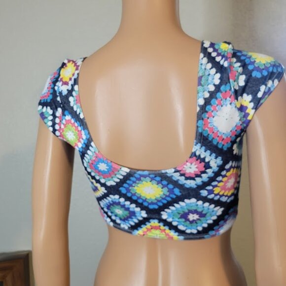 *SOLD* Blackmilk Granny Square Print Crop Top - EUC - Picture 4 of 4